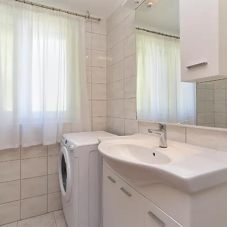 Palera 2327 Ližnjan