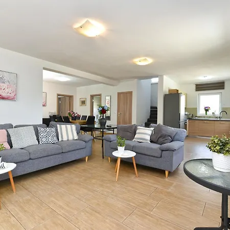 Palera 2327 Holiday home Liznjan