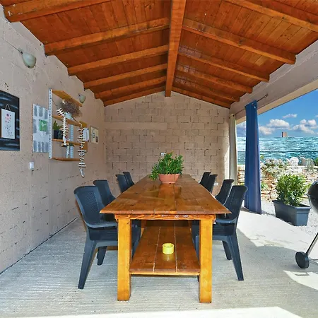 Palera 2327 Holiday home *