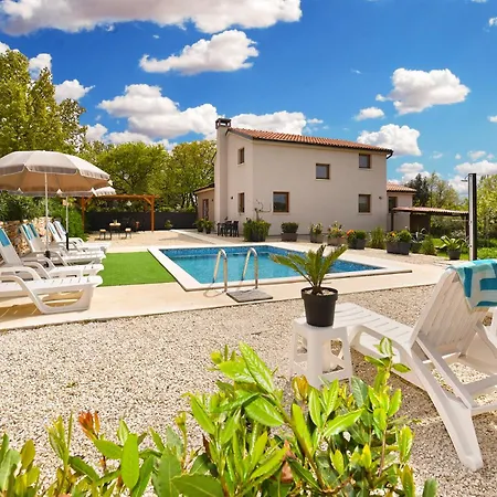 Palera 2327 Holiday home Liznjan