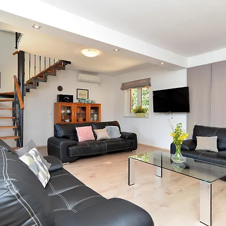Palera 2327 Holiday home *