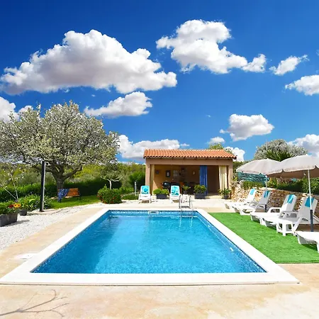 Palera 2327 Holiday home *