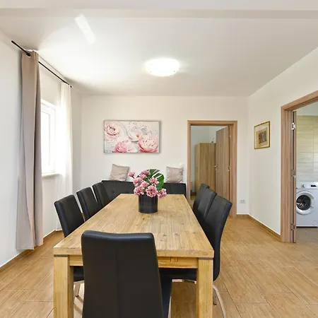 Palera 2327 Holiday home Liznjan