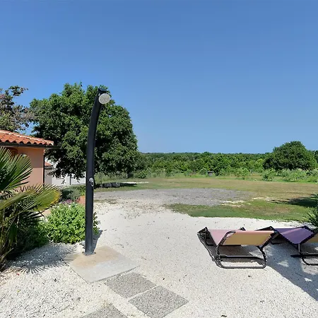 Palera 2327 Holiday home Liznjan
