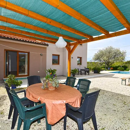 Palera 2327 Holiday home *
