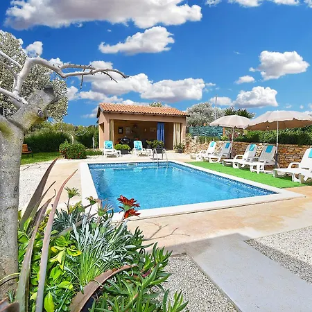 Palera 2327 Holiday home *