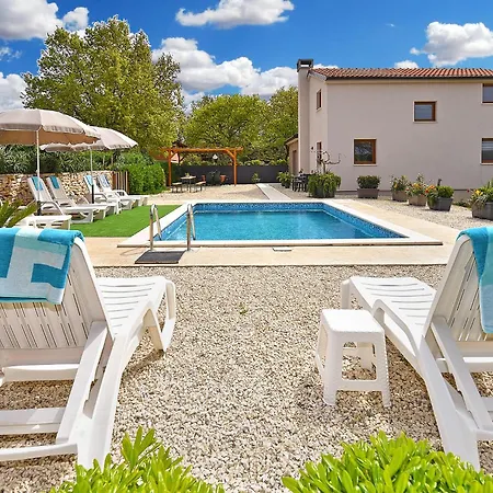 Palera 2327 Holiday home Liznjan