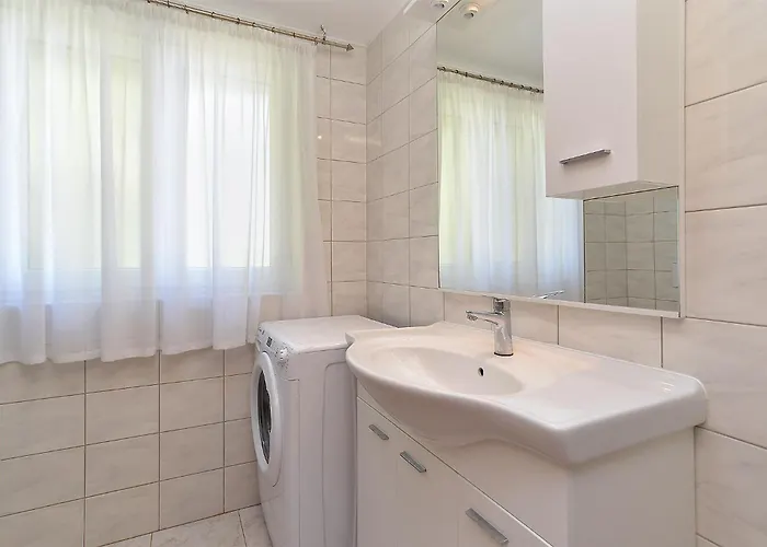 Palera 2327 Ližnjan